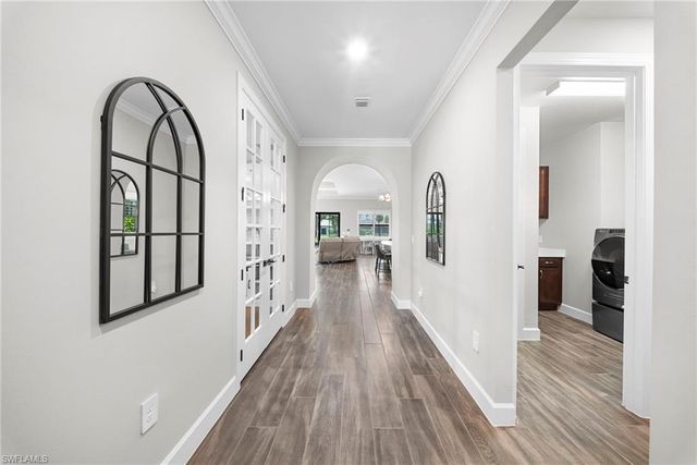 9811 Everglades DR, Naples, FL 34120
