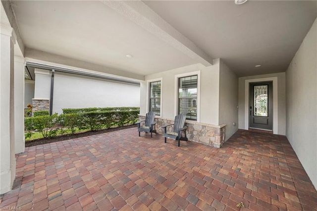9811 Everglades DR, Naples, FL 34120