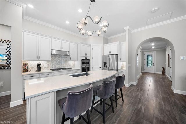 9811 Everglades DR, Naples, FL 34120