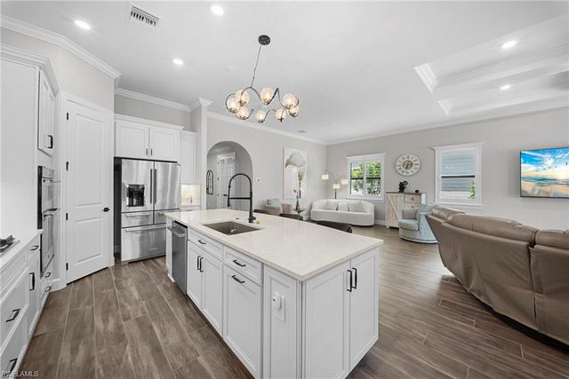 9811 Everglades DR, Naples, FL 34120