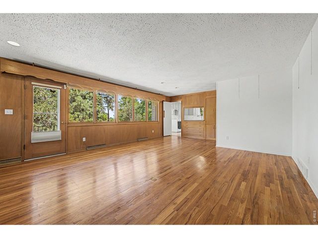 2555 Queen St, Lakewood, CO 80215