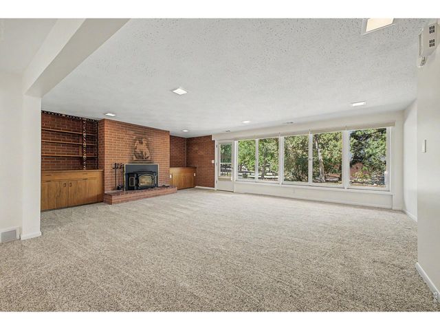 2555 Queen St, Lakewood, CO 80215