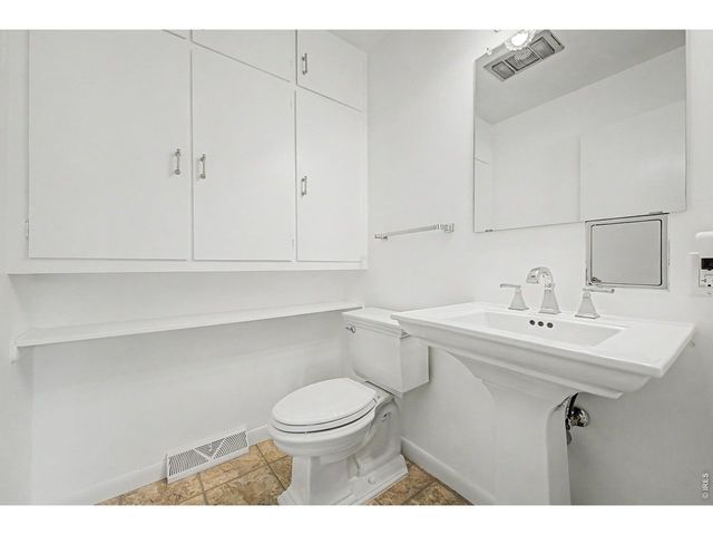 2555 Queen St, Lakewood, CO 80215