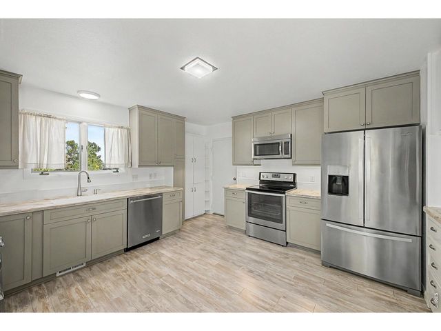 2555 Queen St, Lakewood, CO 80215