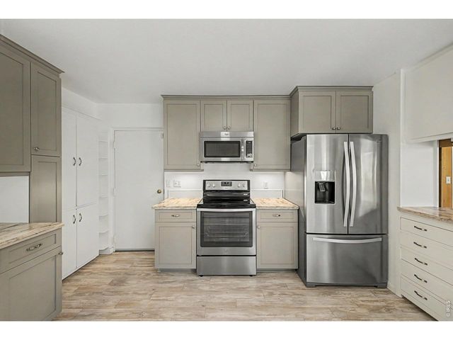 2555 Queen St, Lakewood, CO 80215