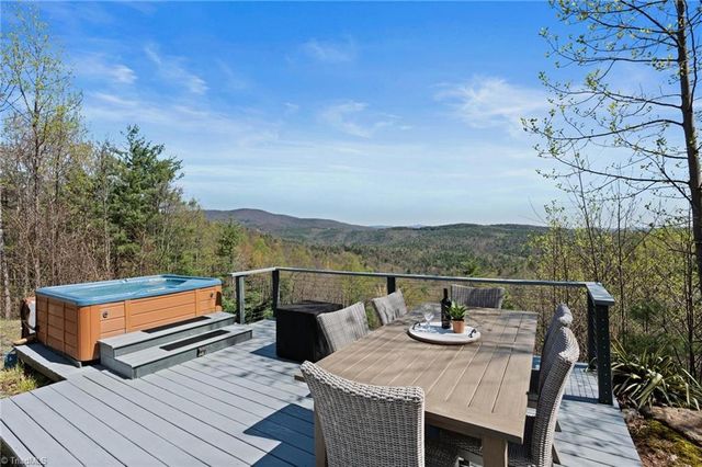 3086 Summit Road, Purlear, NC 28665