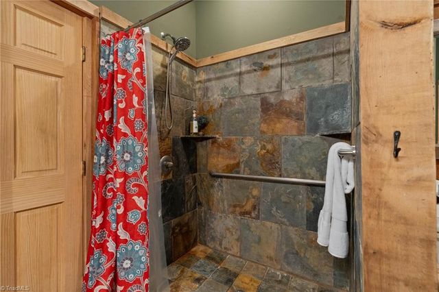 3086 Summit Road, Purlear, NC 28665