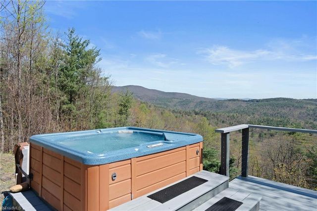 3086 Summit Road, Purlear, NC 28665