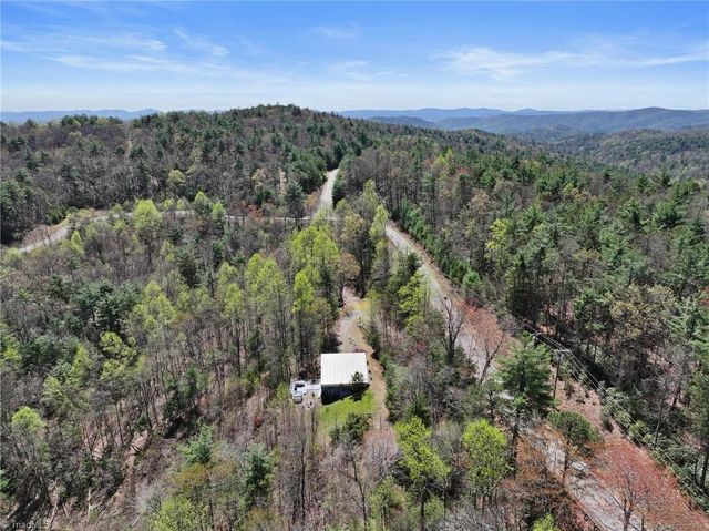 3086 Summit Road, Purlear, NC 28665