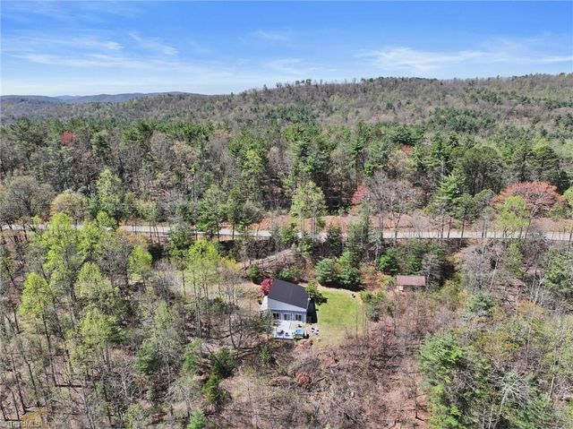 3086 Summit Road, Purlear, NC 28665