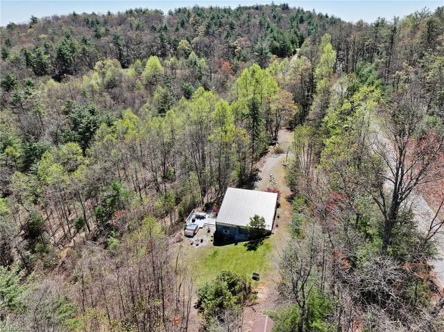 3086 Summit Road, Purlear, NC 28665