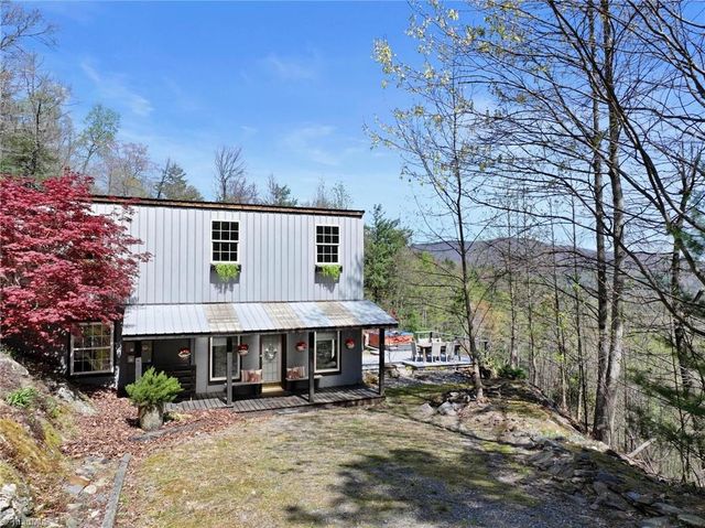 3086 Summit Road, Purlear, NC 28665
