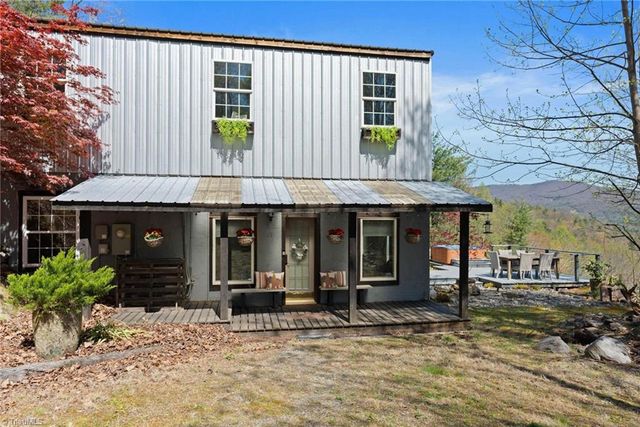 3086 Summit Road, Purlear, NC 28665