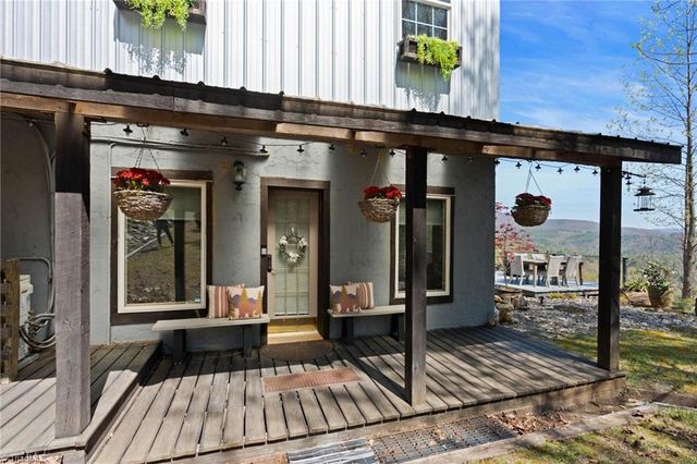 3086 Summit Road, Purlear, NC 28665