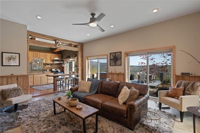 3086 Summit Road, Purlear, NC 28665