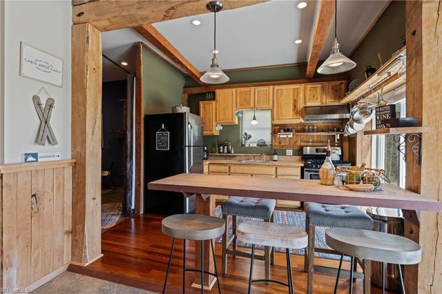 3086 Summit Road, Purlear, NC 28665