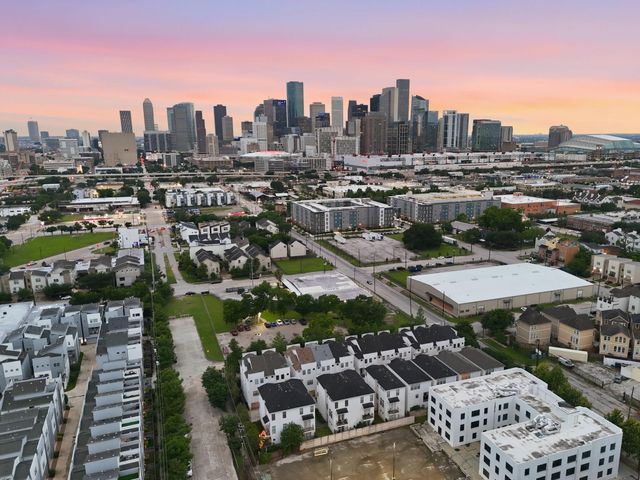2706 Leeland Street, Houston, TX 77003