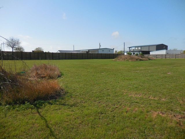 978 Cr 251 Street, Matagorda, TX 77457