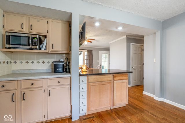 6566 N Us Highway 31, Whiteland, IN 46184