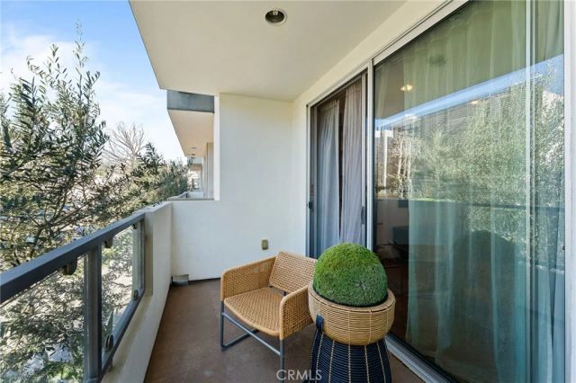 118 N Kings Rd 201, Los Angeles, CA 90048