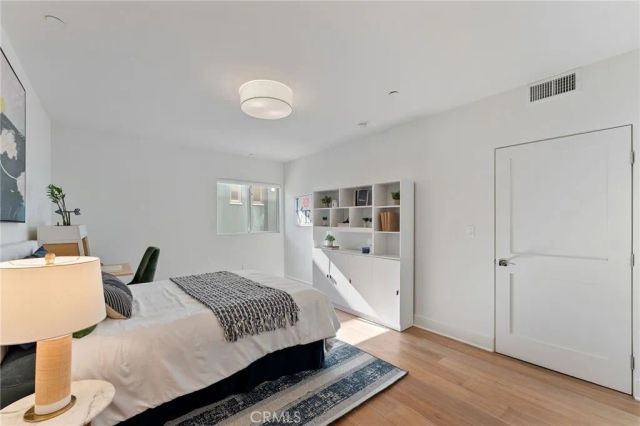 118 N Kings Rd 201, Los Angeles, CA 90048