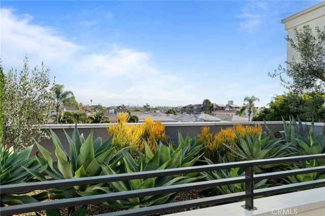 118 N Kings Rd 201, Los Angeles, CA 90048