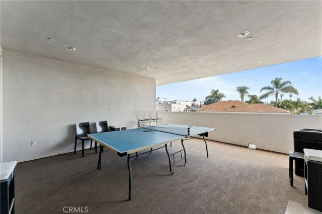 118 N Kings Rd 201, Los Angeles, CA 90048