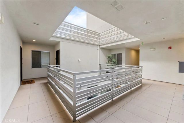 118 N Kings Rd 201, Los Angeles, CA 90048