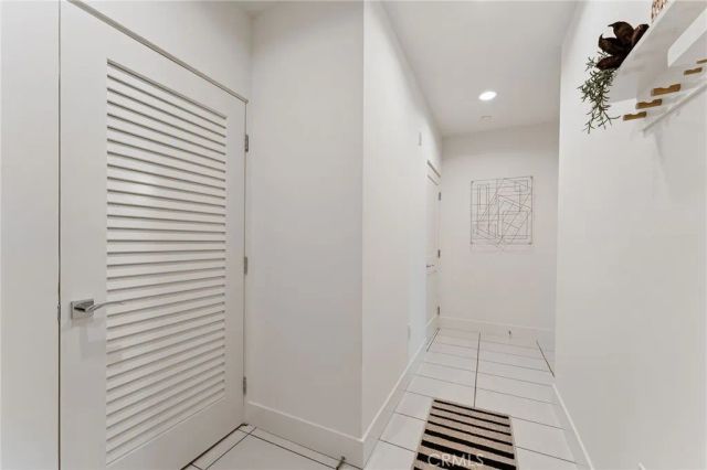 118 N Kings Rd 201, Los Angeles, CA 90048