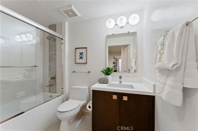 118 N Kings Rd 201, Los Angeles, CA 90048