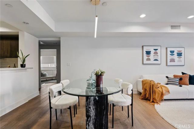 118 N Kings Rd 201, Los Angeles, CA 90048