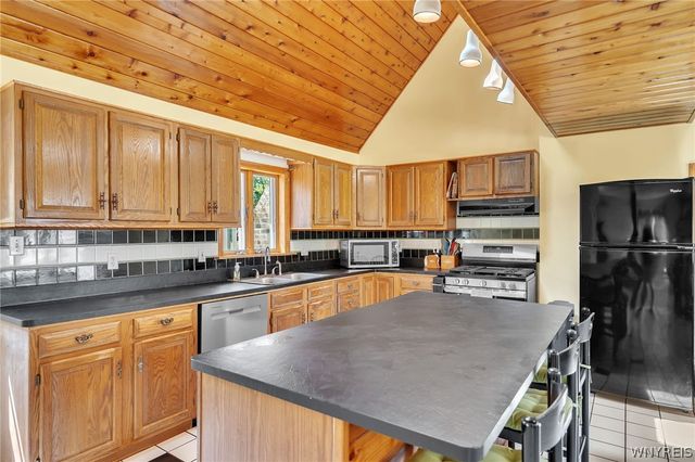 5880 Hunters Creek Road, Wales, NY 14139