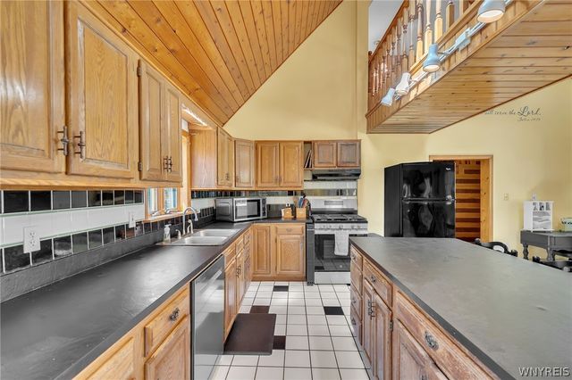 5880 Hunters Creek Road, Wales, NY 14139