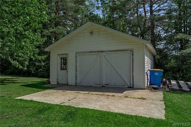 5880 Hunters Creek Road, Wales, NY 14139