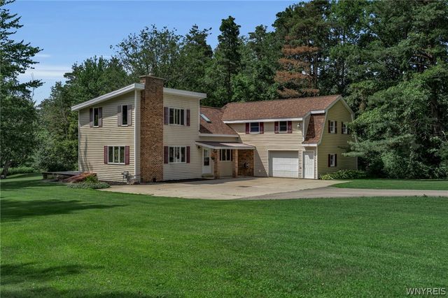 5880 Hunters Creek Road, Wales, NY 14139