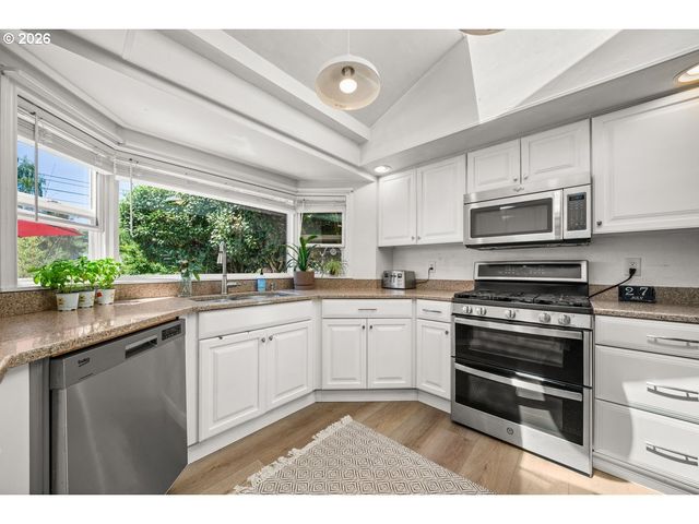 2815 Nw EASTWAY Ct, Beaverton, OR 97006