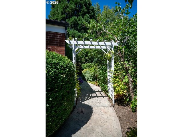 2815 Nw EASTWAY Ct, Beaverton, OR 97006