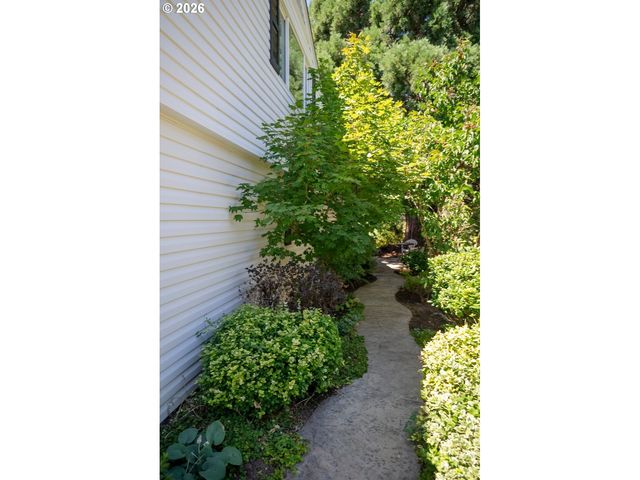 2815 Nw EASTWAY Ct, Beaverton, OR 97006