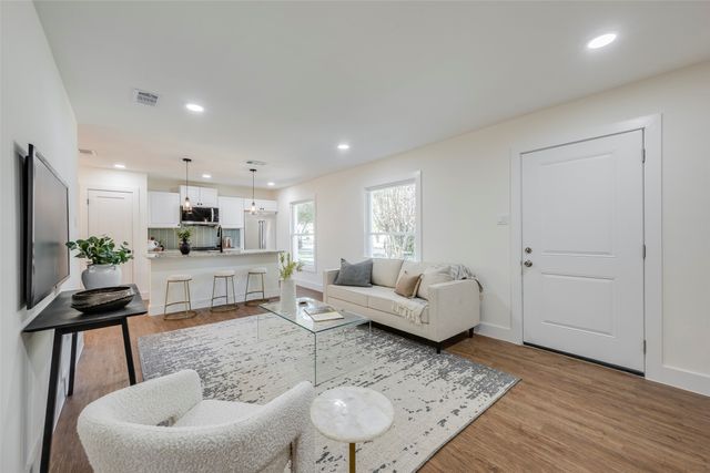 3212 Santa Teresa Avenue, Dallas, TX 75228