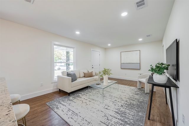 3212 Santa Teresa Avenue, Dallas, TX 75228