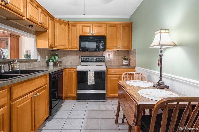 17973 University Park Drive, Livonia, MI 48152