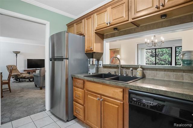 17973 University Park Drive, Livonia, MI 48152