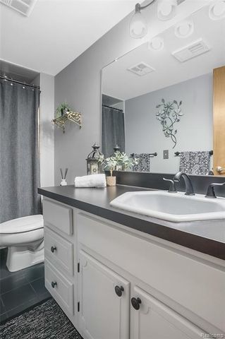 17973 University Park Drive, Livonia, MI 48152