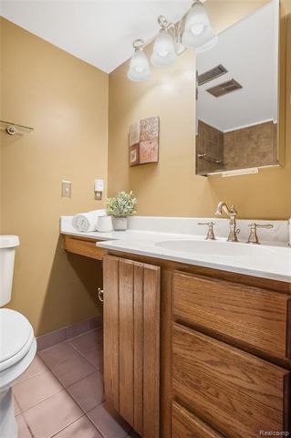 17973 University Park Drive, Livonia, MI 48152
