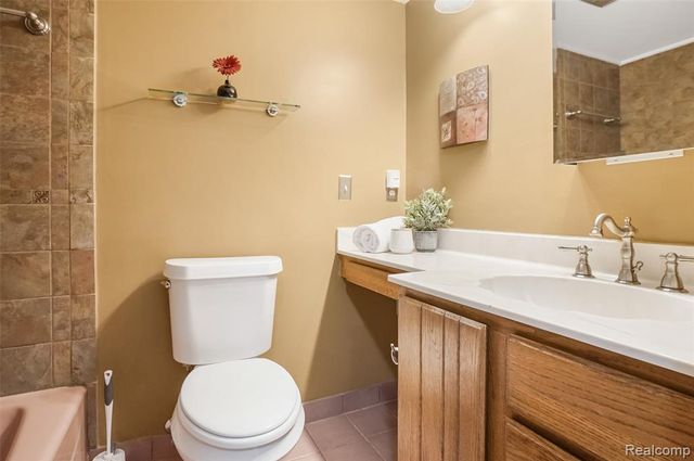 17973 University Park Drive, Livonia, MI 48152