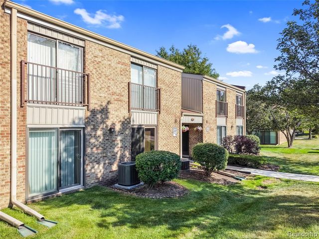 17973 University Park Drive, Livonia, MI 48152