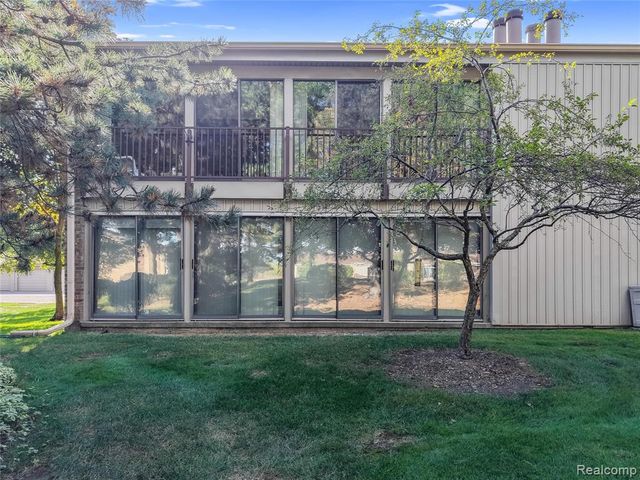 17973 University Park Drive, Livonia, MI 48152