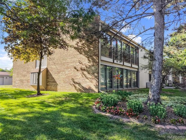 17973 University Park Drive, Livonia, MI 48152