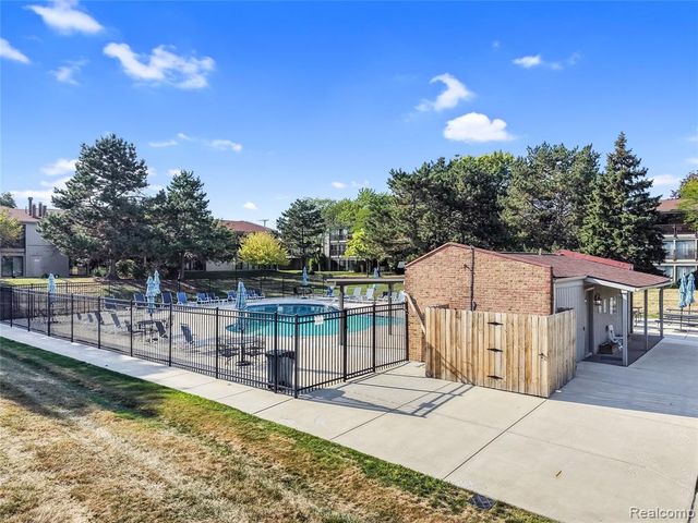 17973 University Park Drive, Livonia, MI 48152