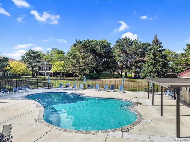 17973 University Park Drive, Livonia, MI 48152